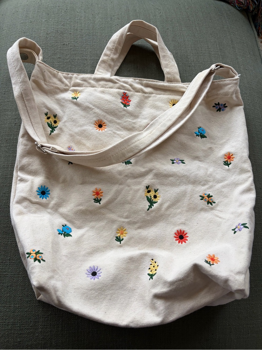 BAGGU Canvas Floral Embroidered Tote - Picture 2 of 3